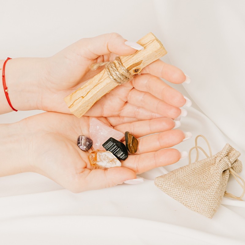 Zestaw kamieni feng shui z Palo Santo – świętym drzewem Inków.